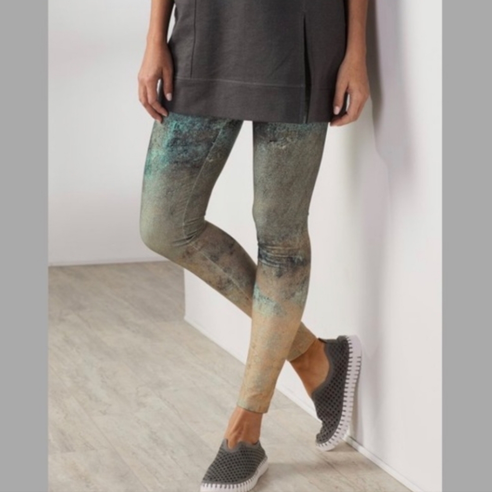 soft surroundings • have to have printed leggings Sz Medium Twilight Floral